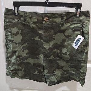 Old Navy Women's Green Camouflage Cargo Shorts